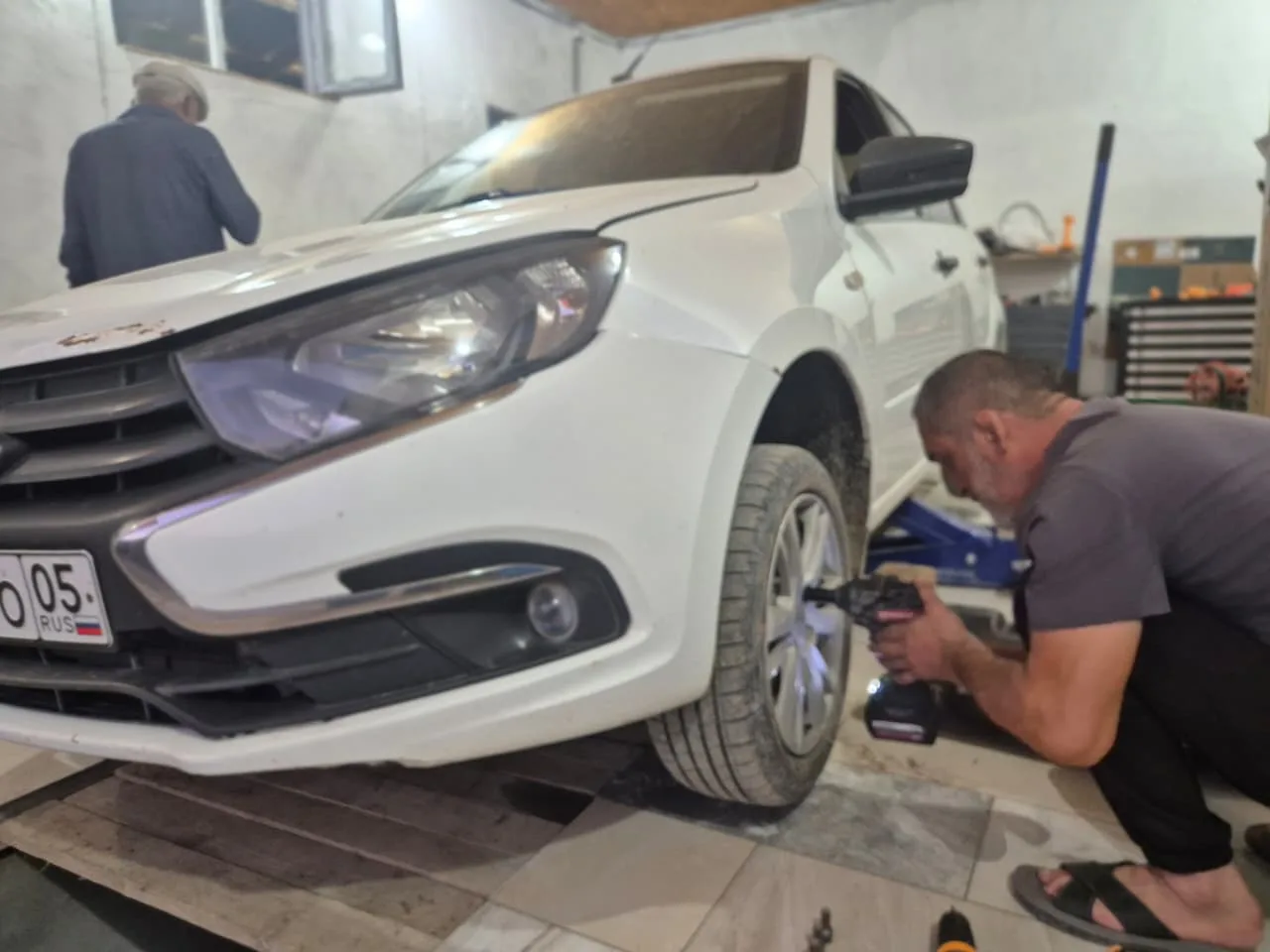 Участник СВО из Казбековского района открыл автомастерскую по социальному контракту